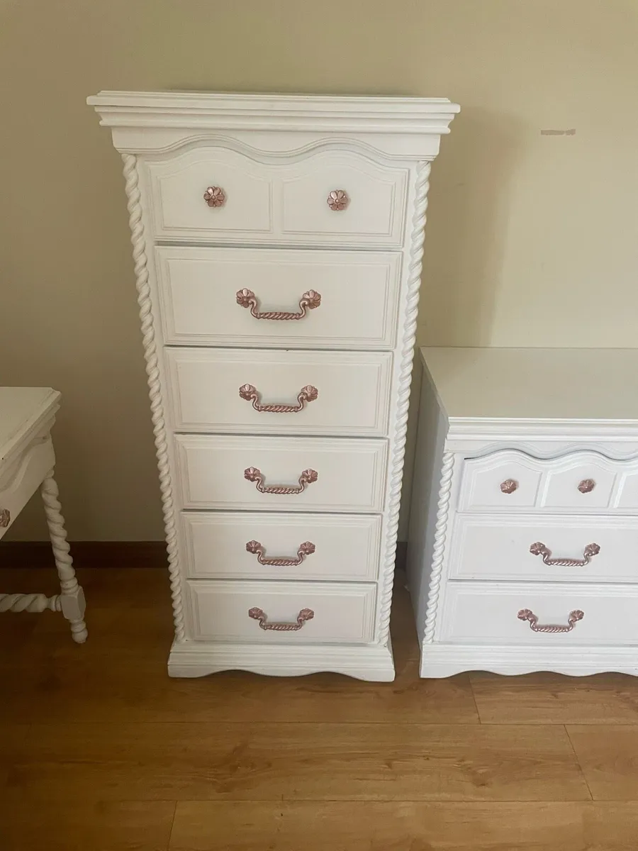 Vintage painted Bedroom furniture - Image 3