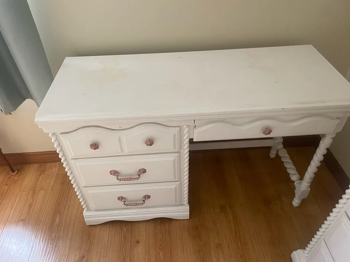 Vintage painted Bedroom furniture - Image 4