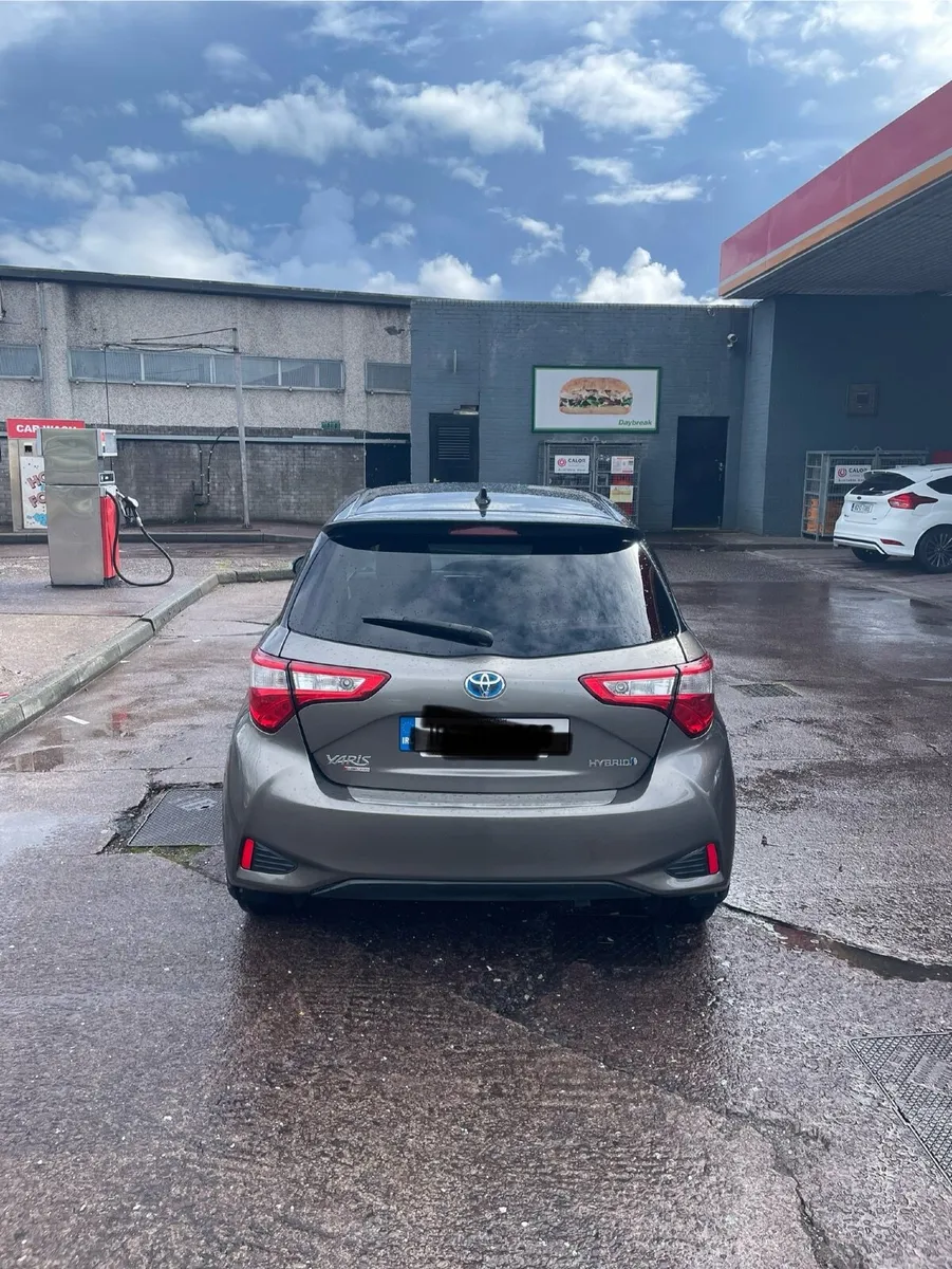 Toyota Yaris 2018 - Image 2