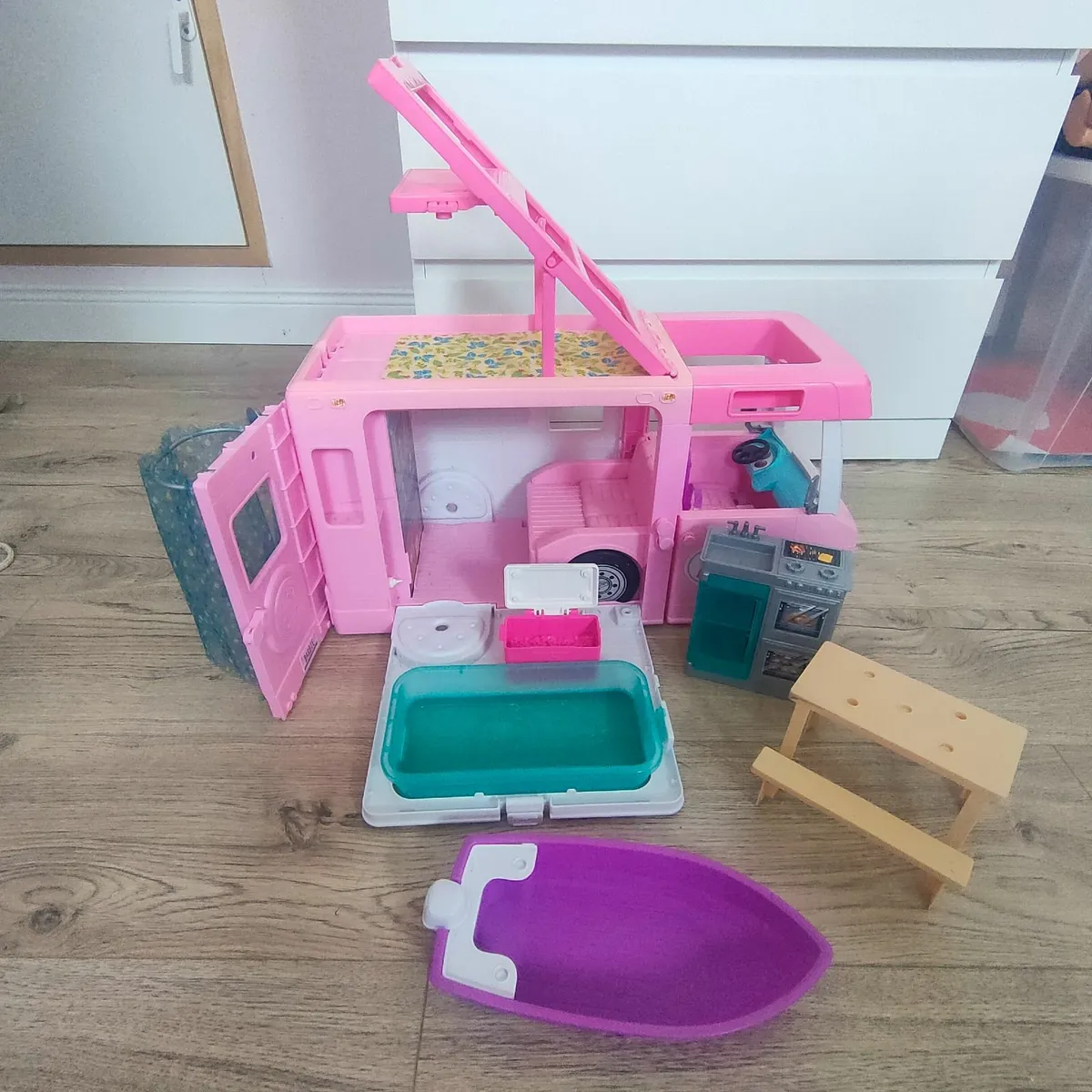 Dolls house mansion and Barbie campervan - Image 4