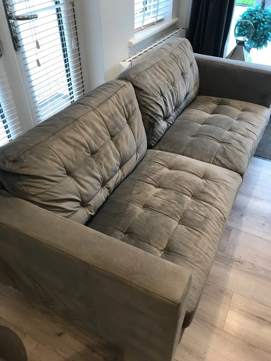 Stylish 3 seater grey velour couch - Image 3