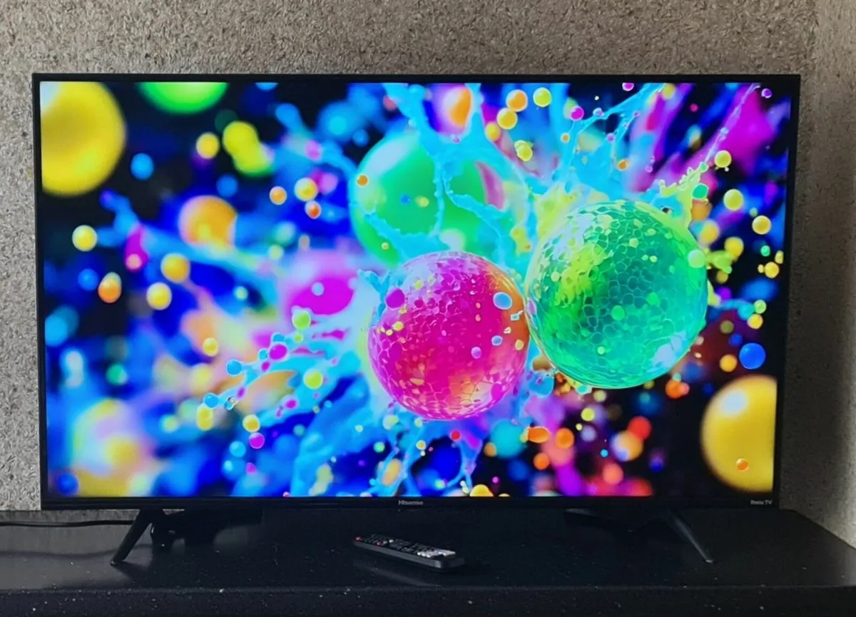 Hisense Roku 43" Smart 4K LED TV – Model R43A7200G - Image 1