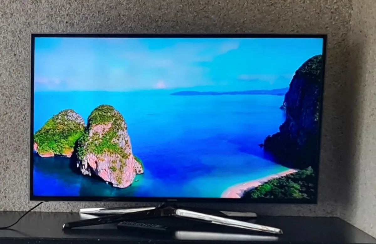Samsung UE40H6400 6 Series – 40" Full HD Smart LED - Image 1