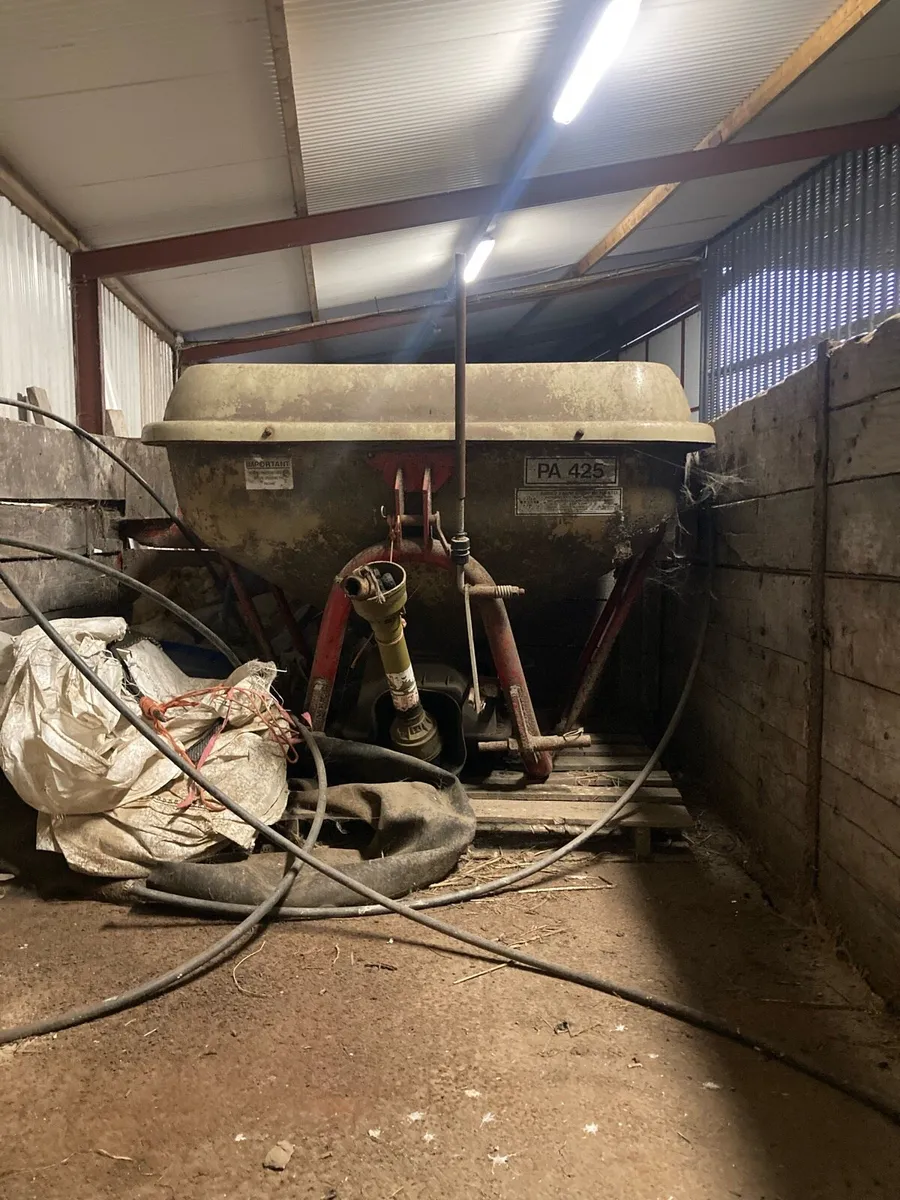 Abbey half Ton fertiliser spreader - Image 1