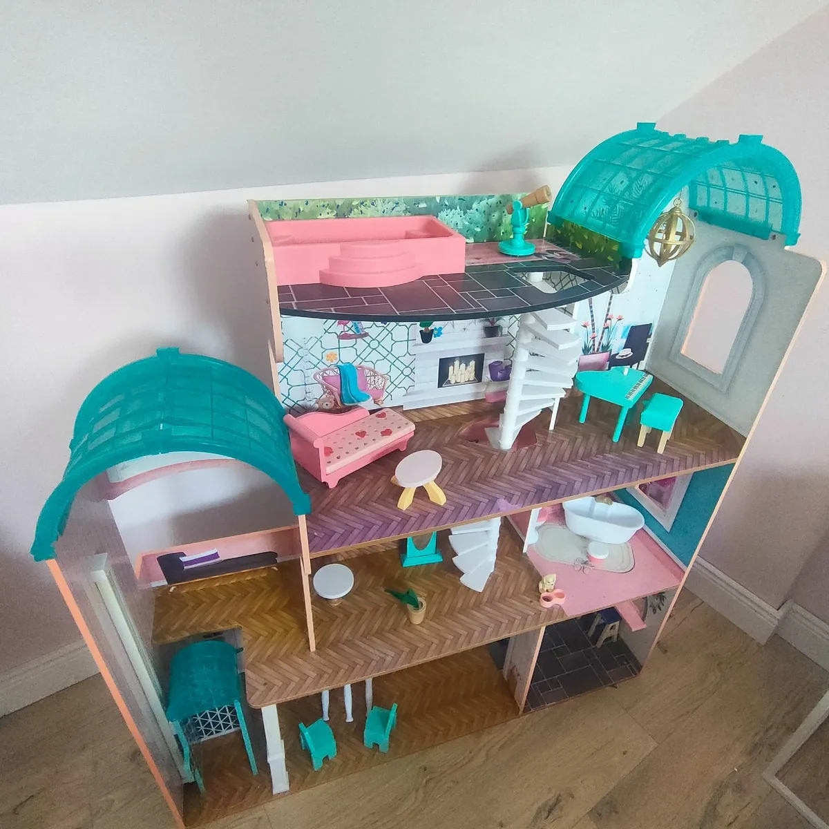 Dolls house mansion and Barbie campervan - Image 2