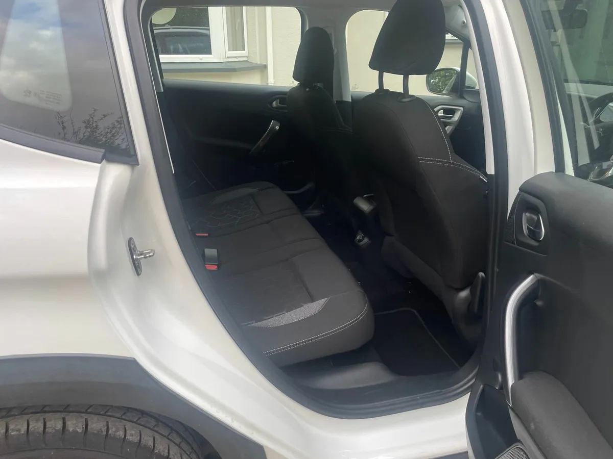 Peugeot 2008 2017 - Image 2