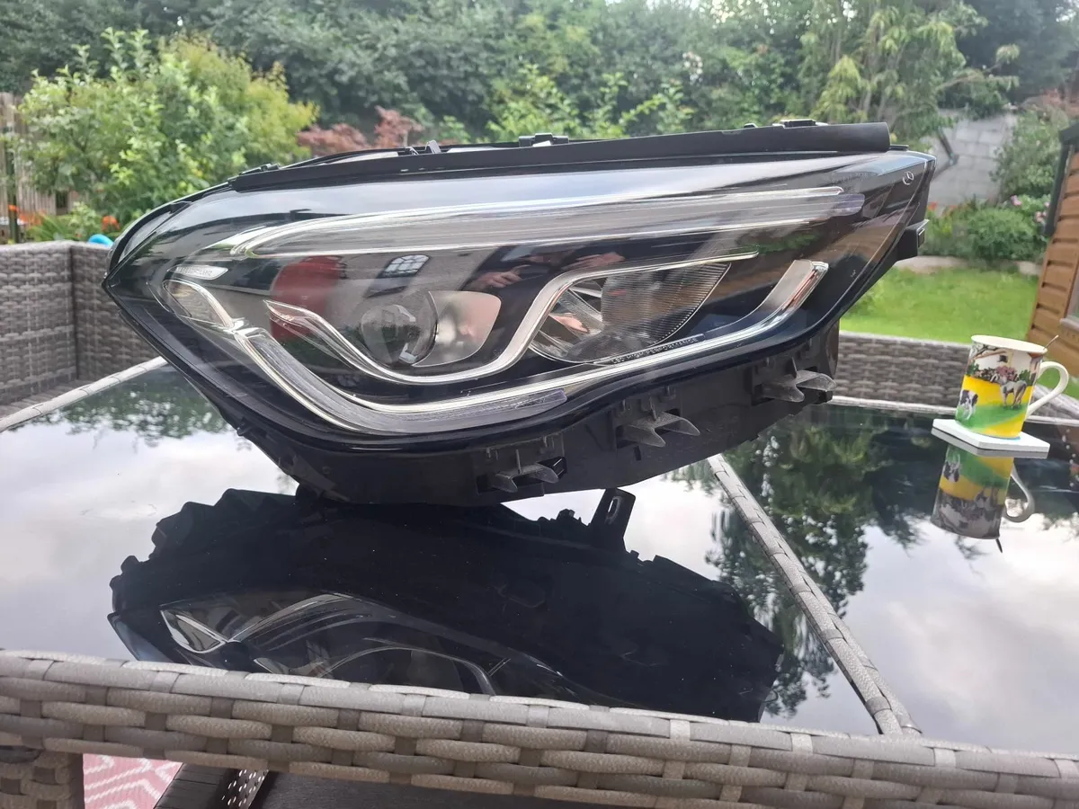 Mercedes GLA headlight - Image 1