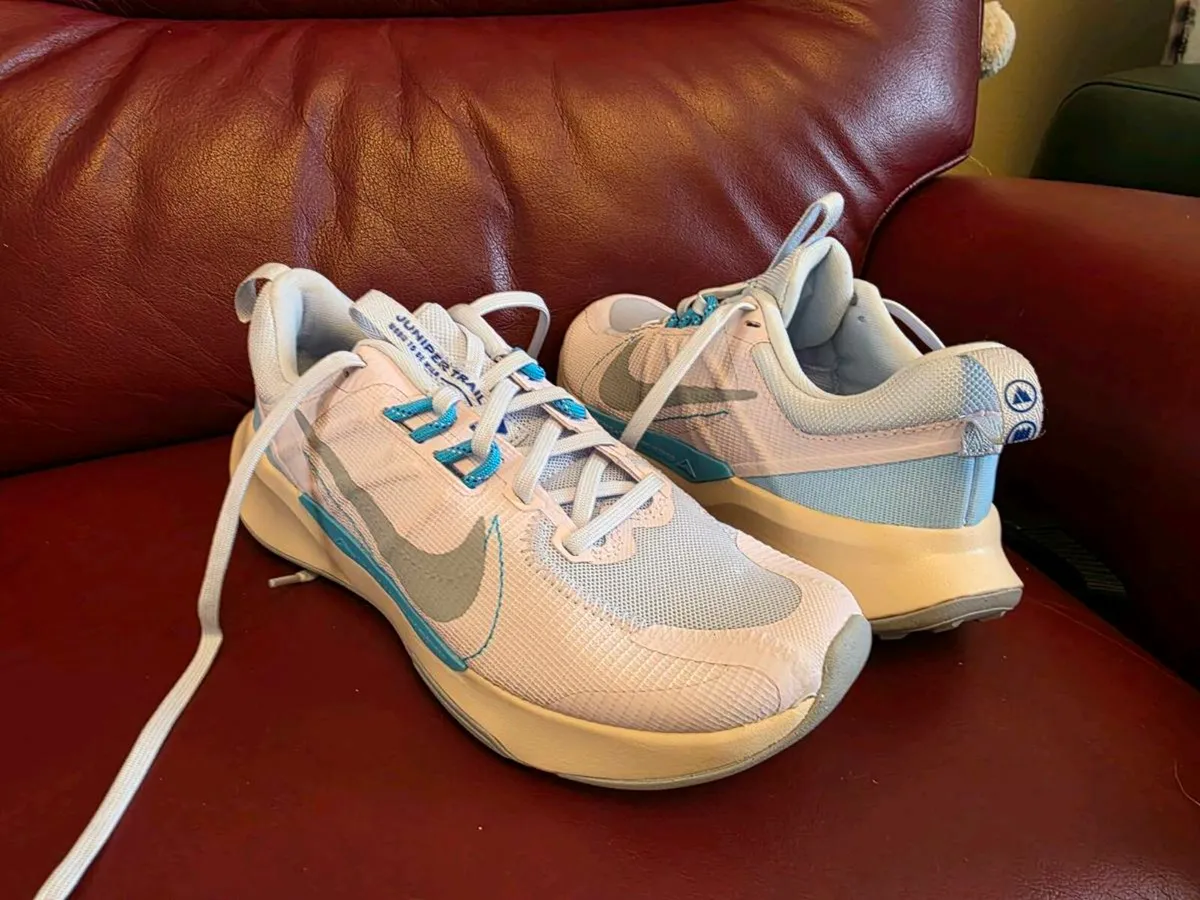 Nike Trainers size 5UK - Image 3