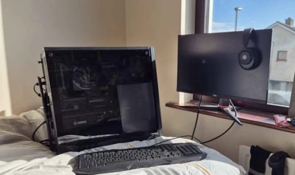 Gaming setup - Image 2