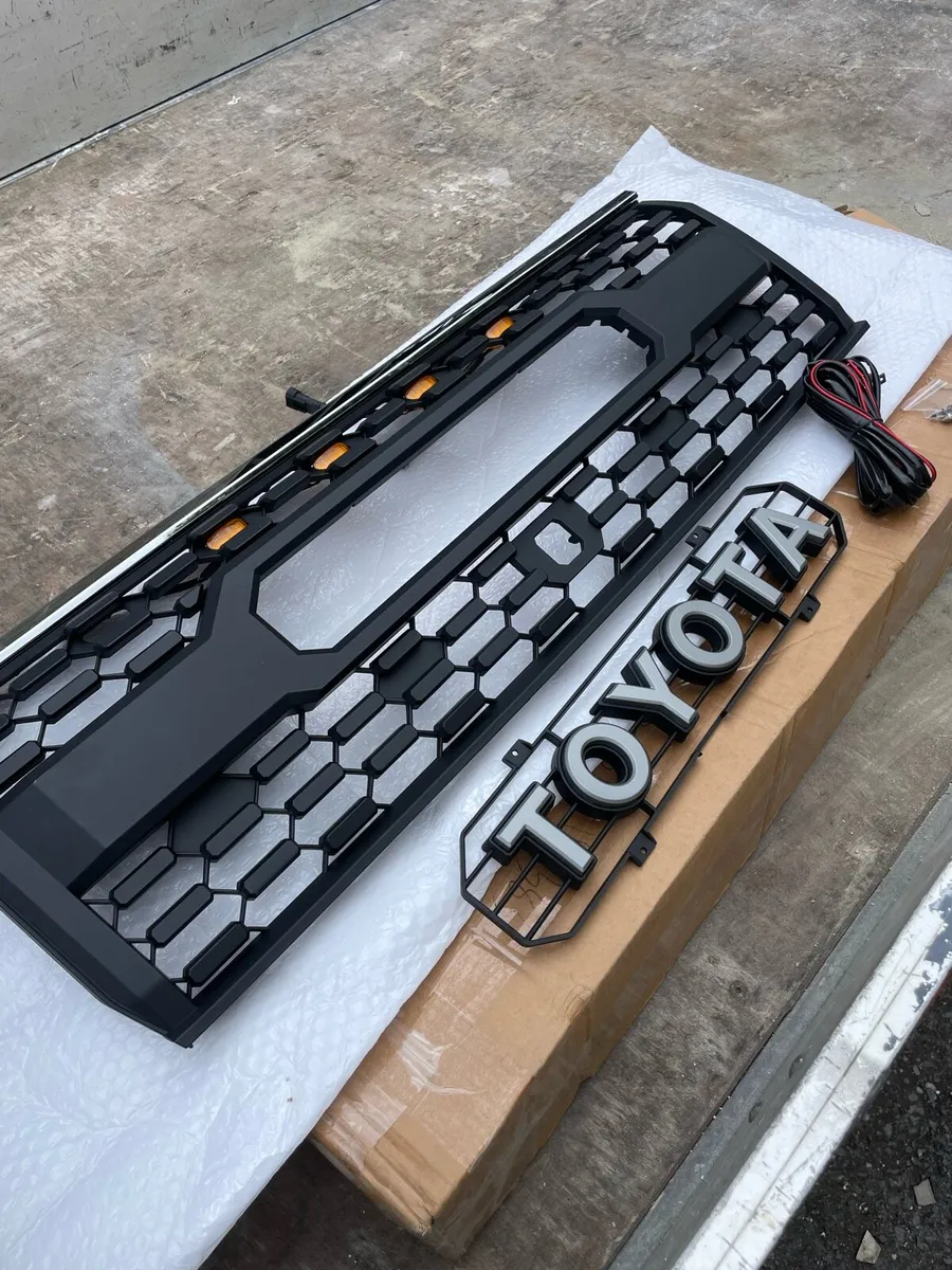 Toyota landcruiser grille 2018 - 2024 - Image 2