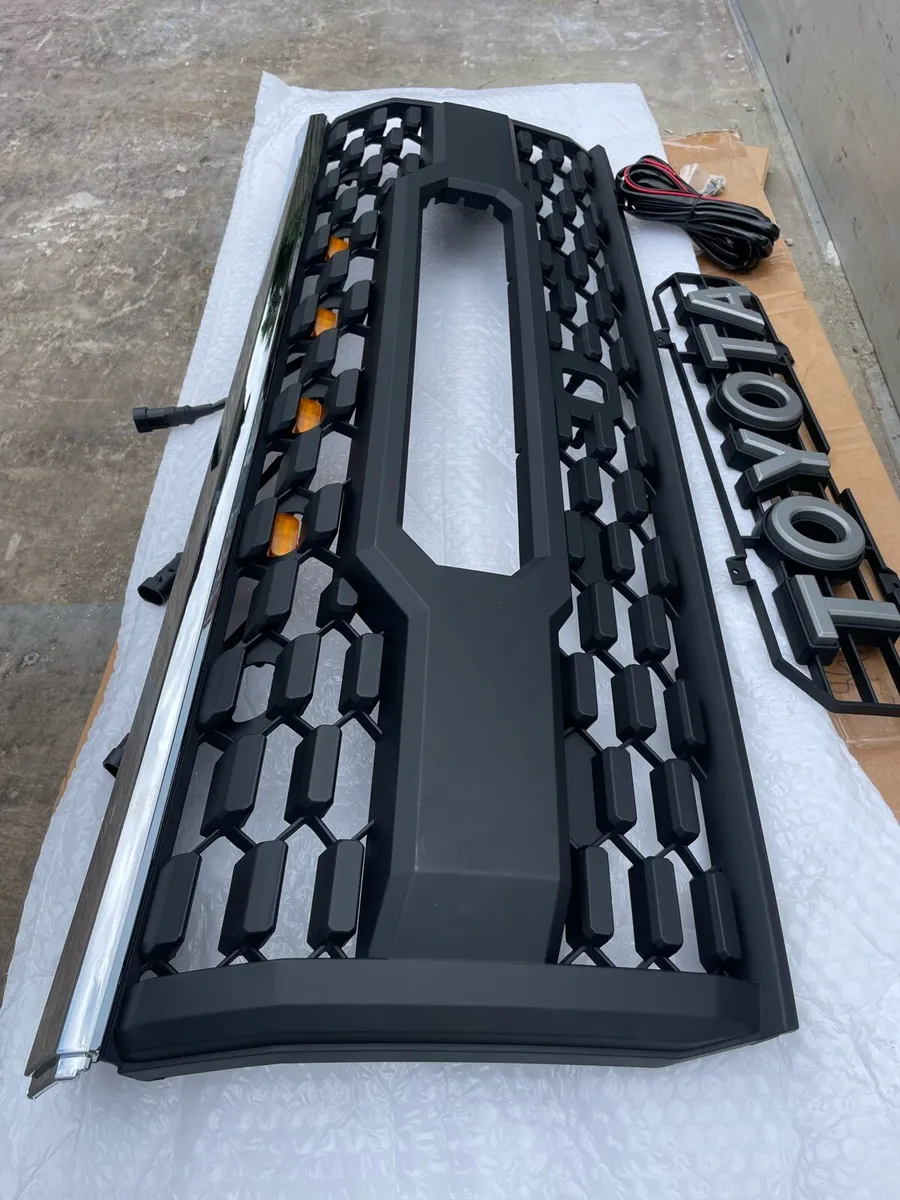 Toyota landcruiser grille 2018 - 2024 - Image 3
