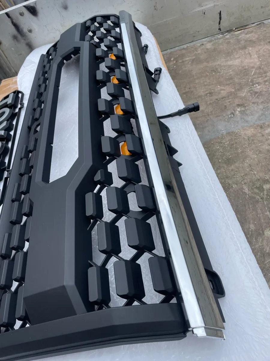 Toyota landcruiser grille 2018 - 2024 - Image 4
