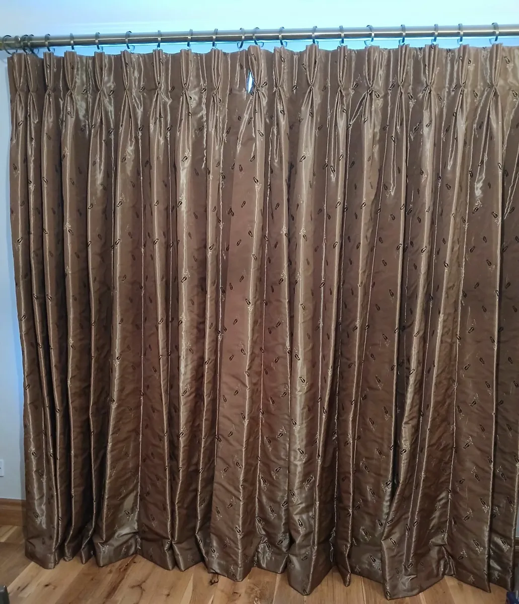 Curtains - Image 3