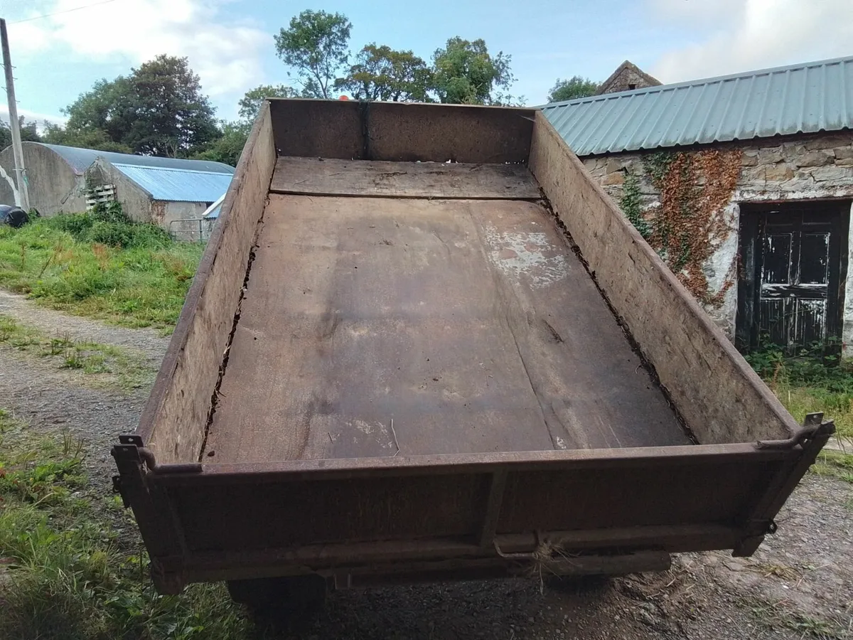 Tractor trailer - Image 1