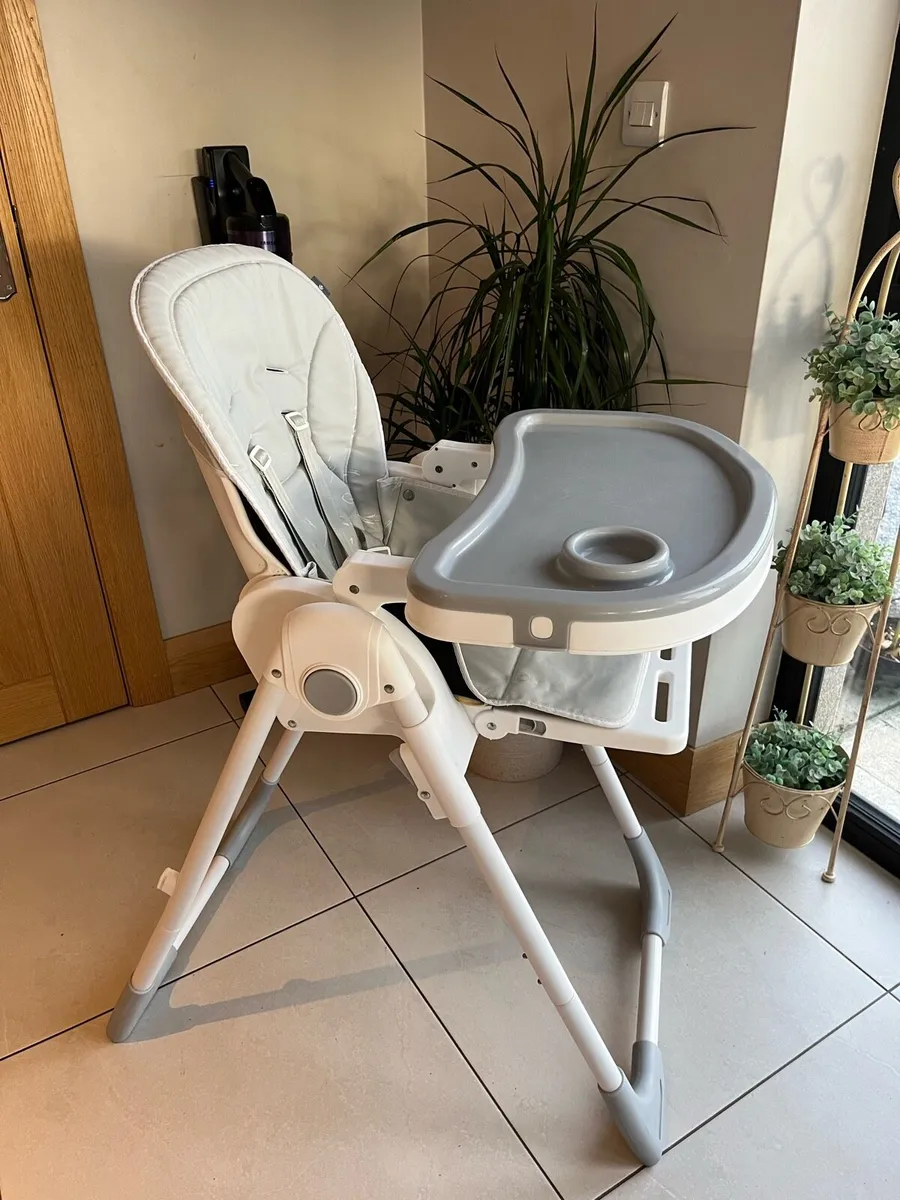 Baby high chair - Image 1