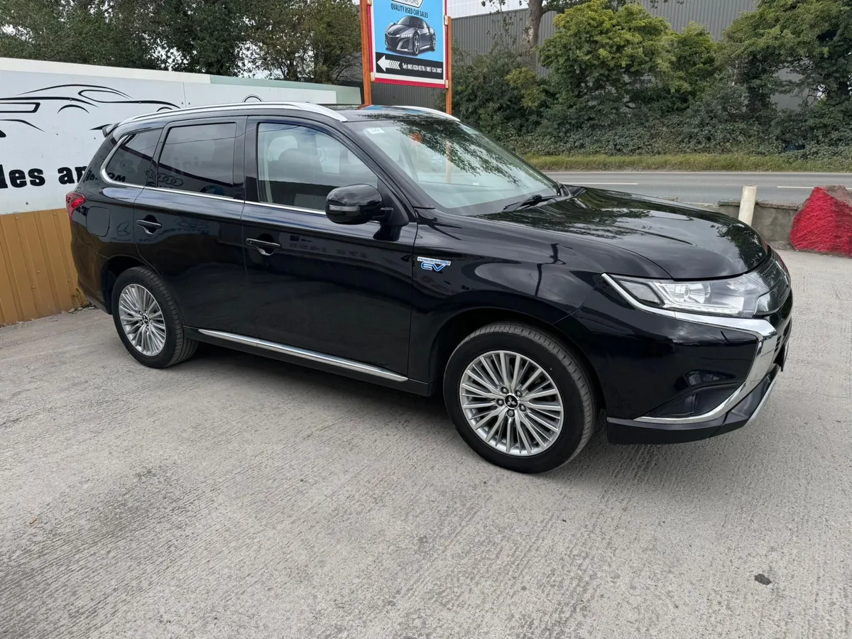 191 Mitsubishi Outlander 2.4L Plug in Hybrid - Image 2