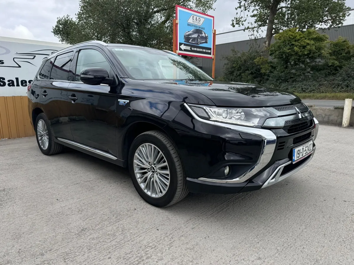 191 Mitsubishi Outlander 2.4L Plug in Hybrid - Image 3