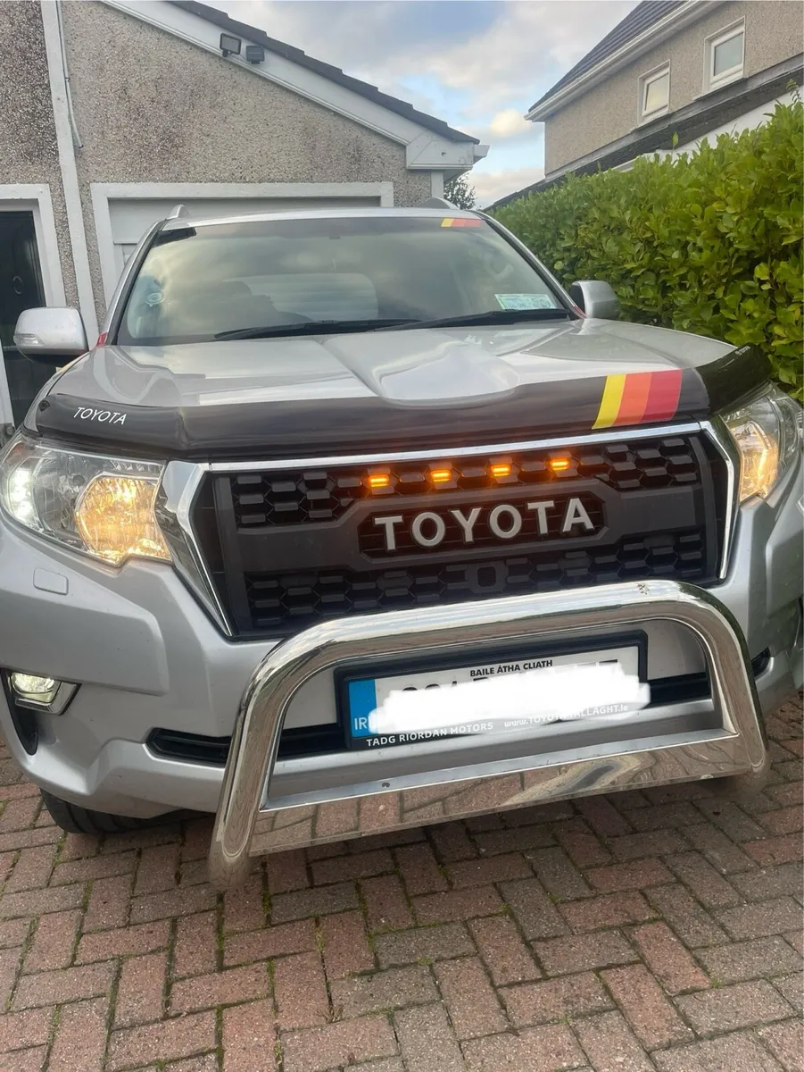 Toyota landcruiser grille 2018 - 2024 - Image 1