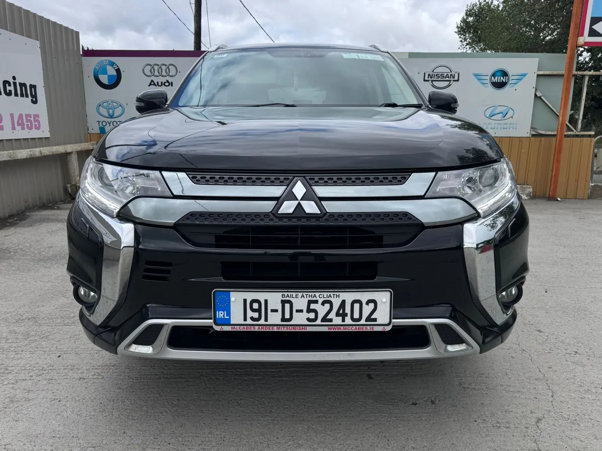 191 Mitsubishi Outlander 2.4L Plug in Hybrid - Image 4