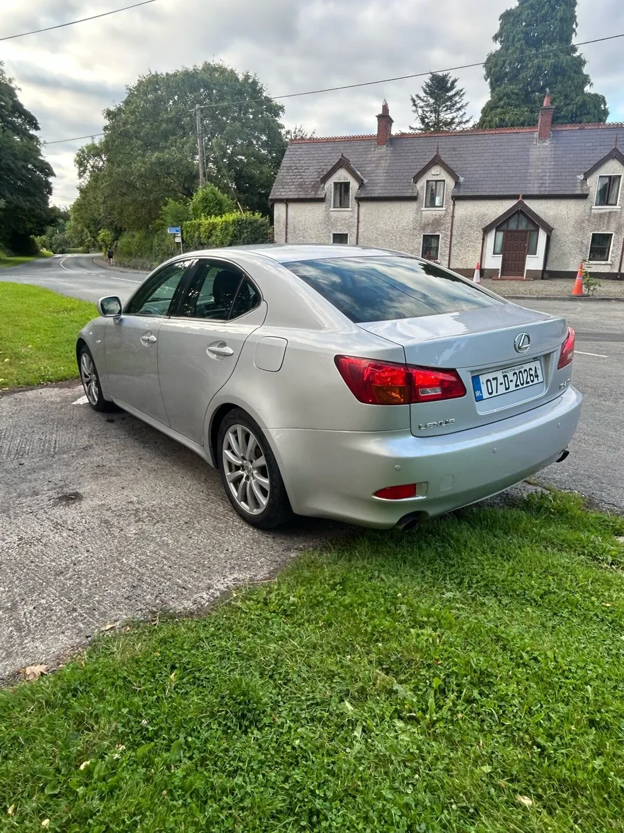 Lexus is250 - Image 4