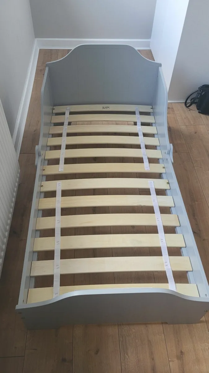 Toddler bed - Image 1