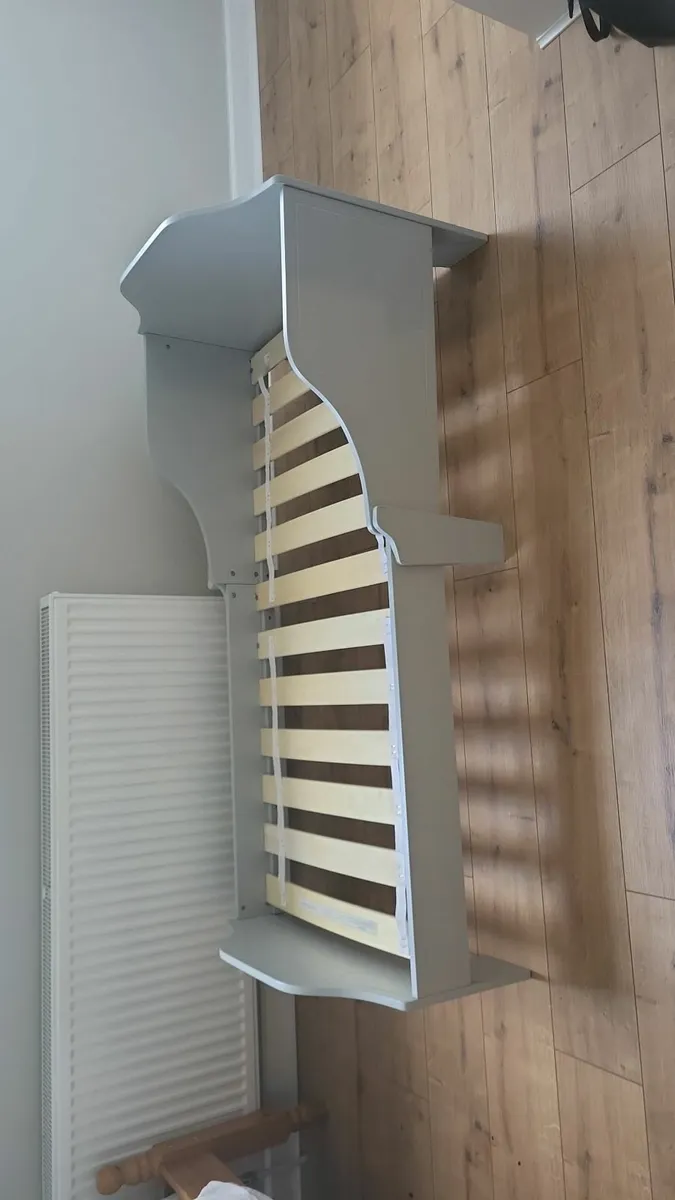 Toddler bed - Image 2