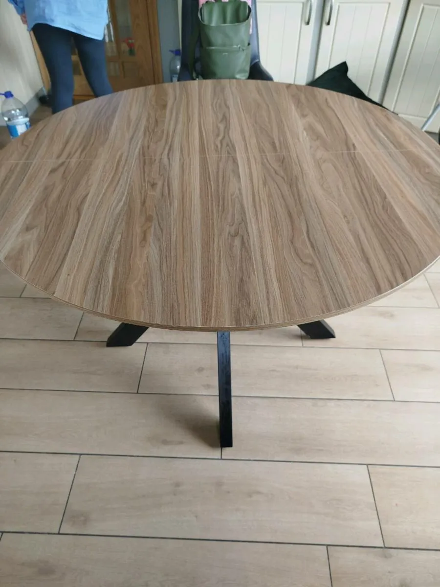 Round/Oval dining table - Image 1