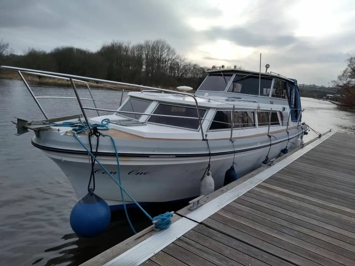 Princess 32 motor cruiser twin engine boat - Image 1