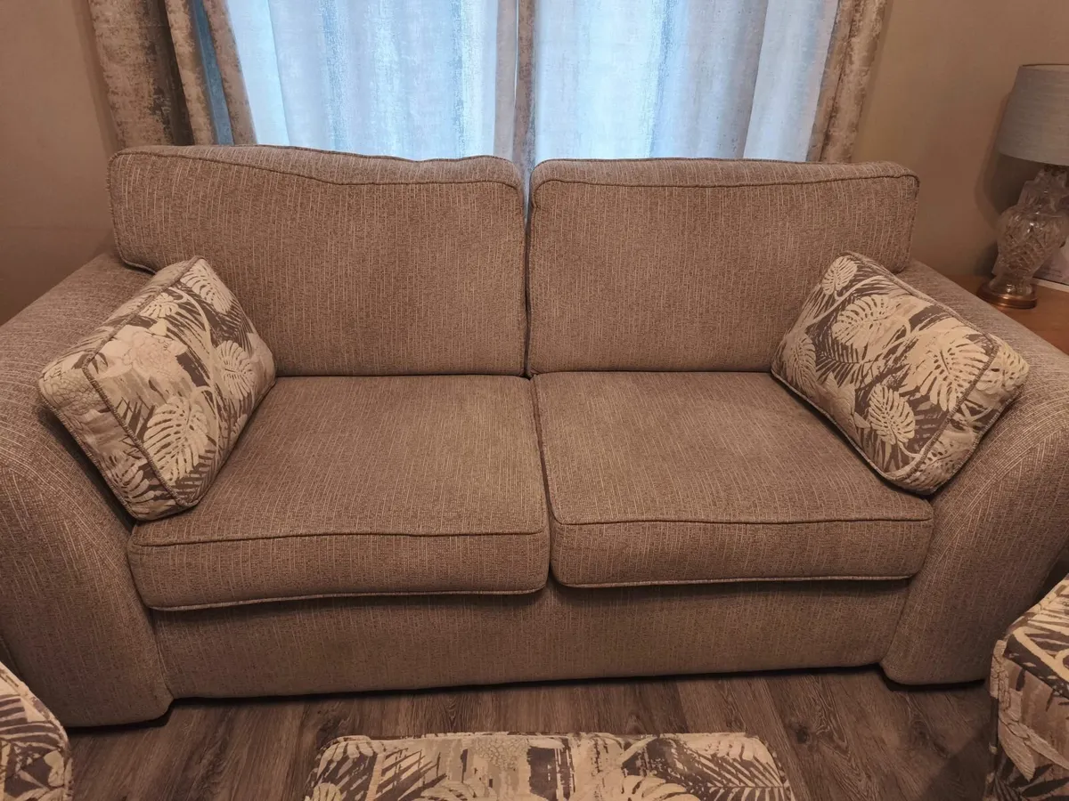 3 -1-1 suite plus foot stool - Image 4