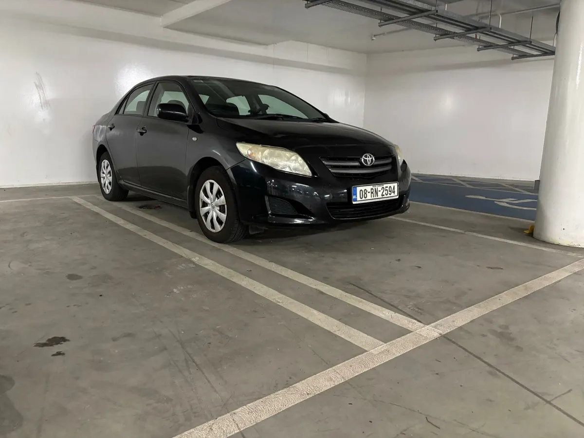 Toyota Corolla very low km - Image 1