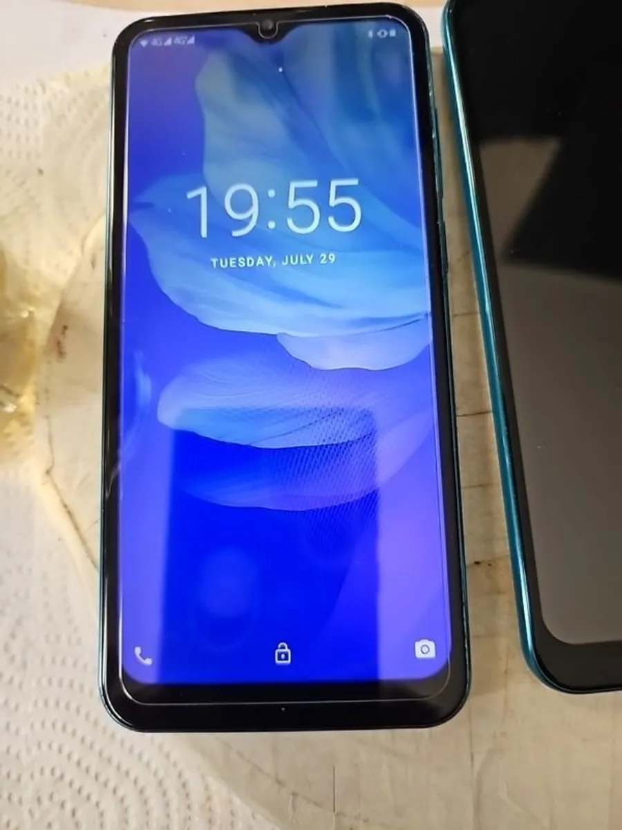 phone - Image 4