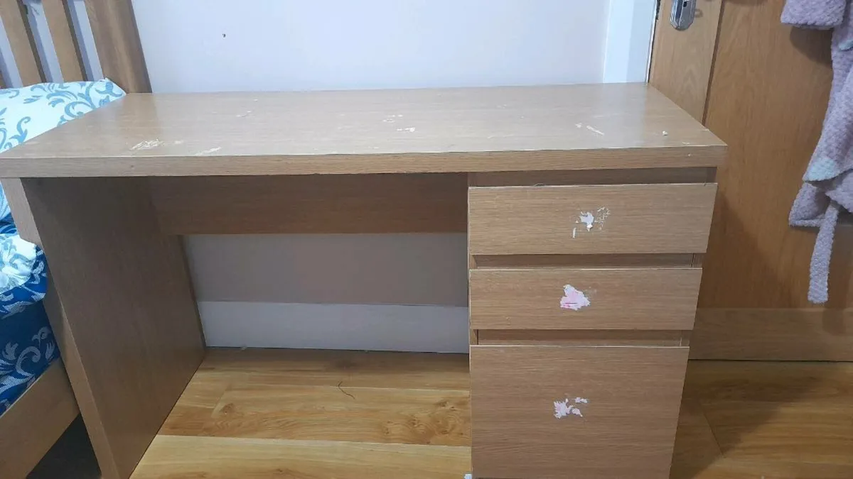 Study desk - Image 1