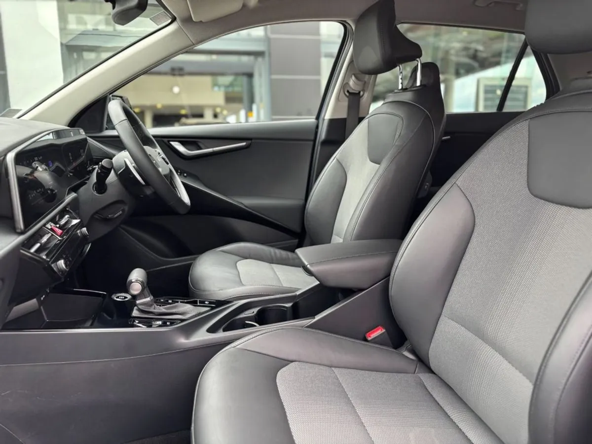 Kia Niro 1.6 K3 Plug in Hybrid Automatic - Image 4