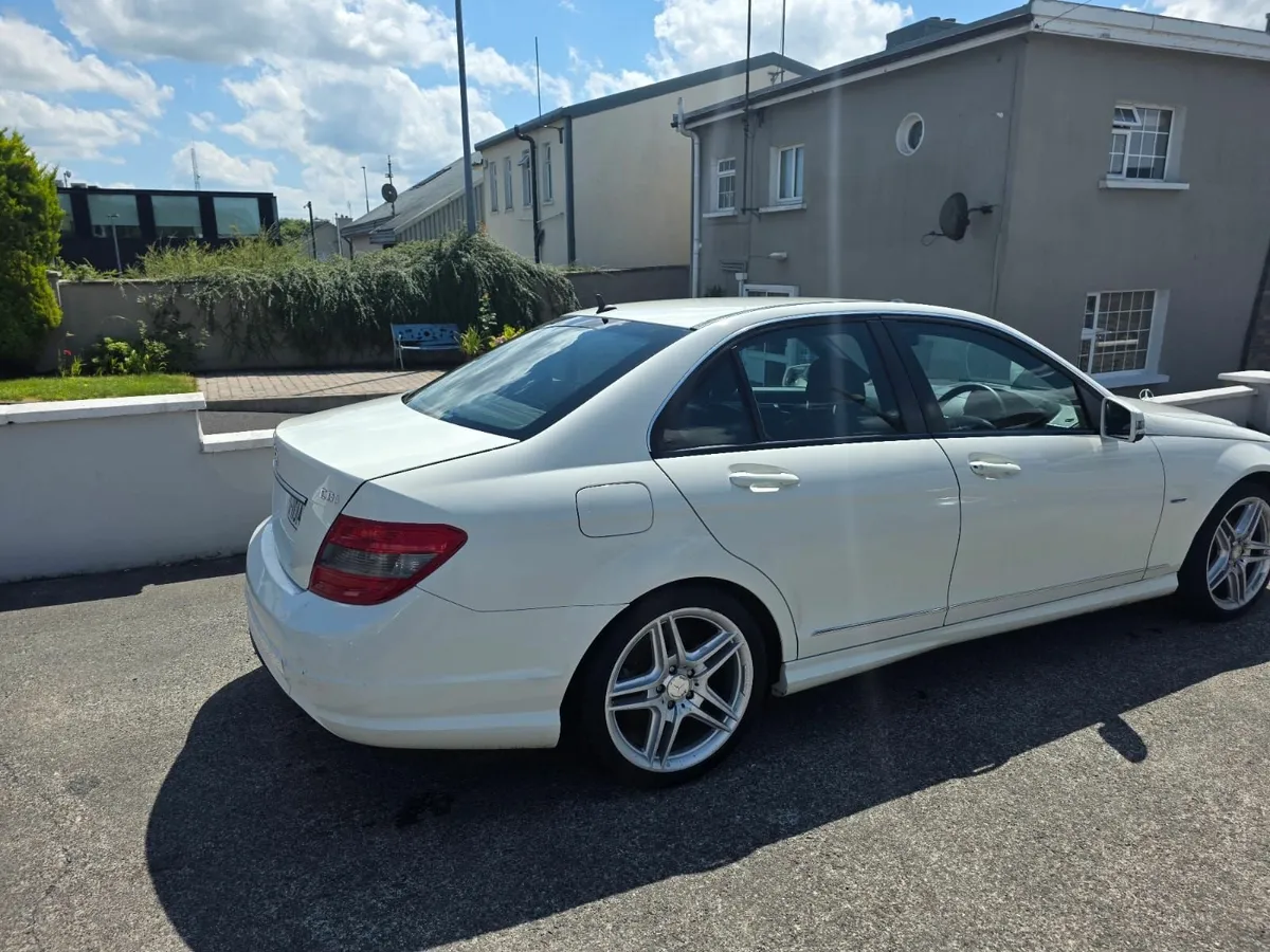 Mercedes-Benz C-Class 2010 - Image 2