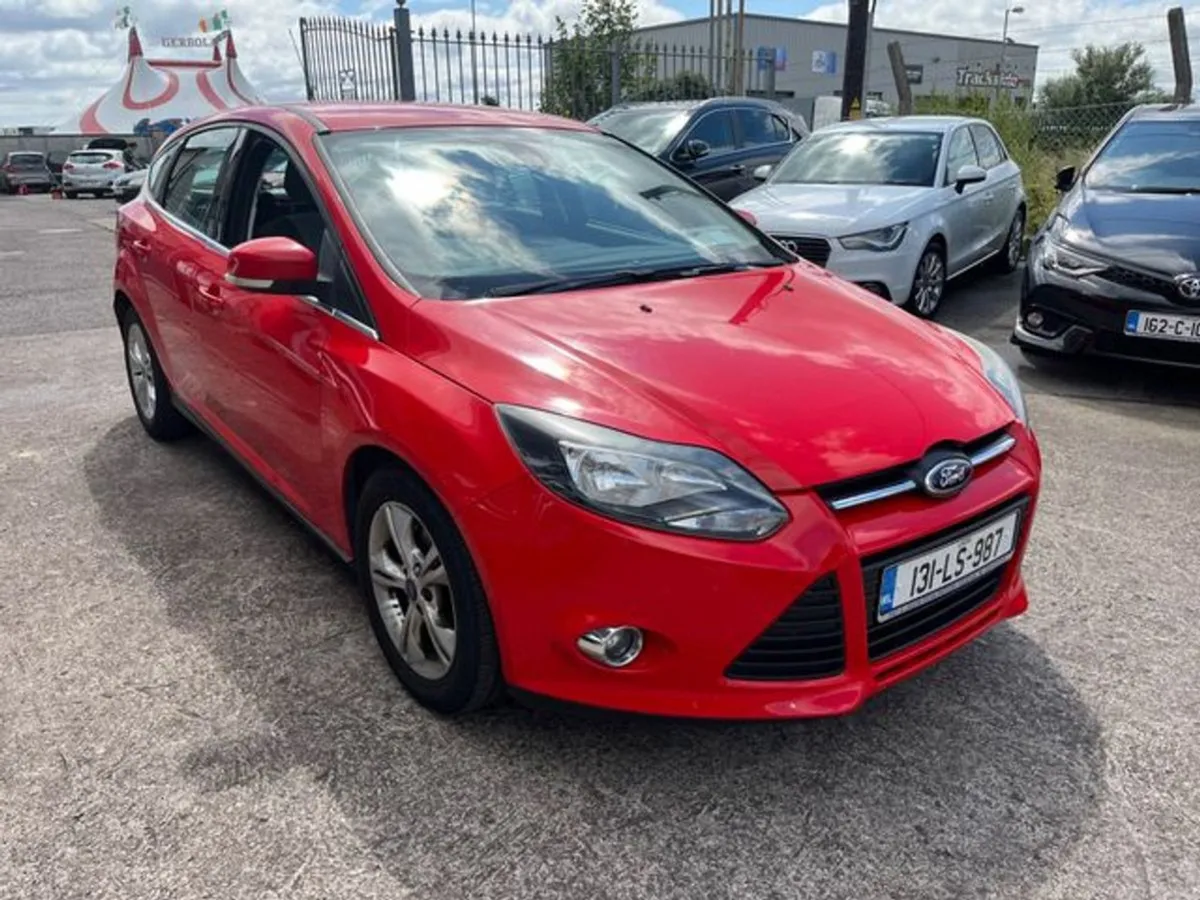 Ford Focus 1.0 Ecoboost Zetec 125PS 5DR - Image 2