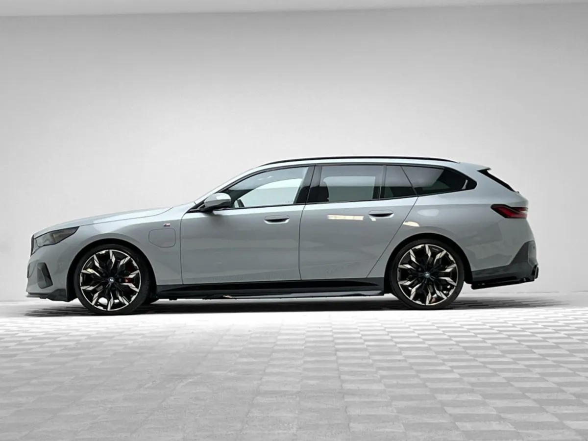 BMW 5 Series 530E Touring M Sport PRO - Image 4