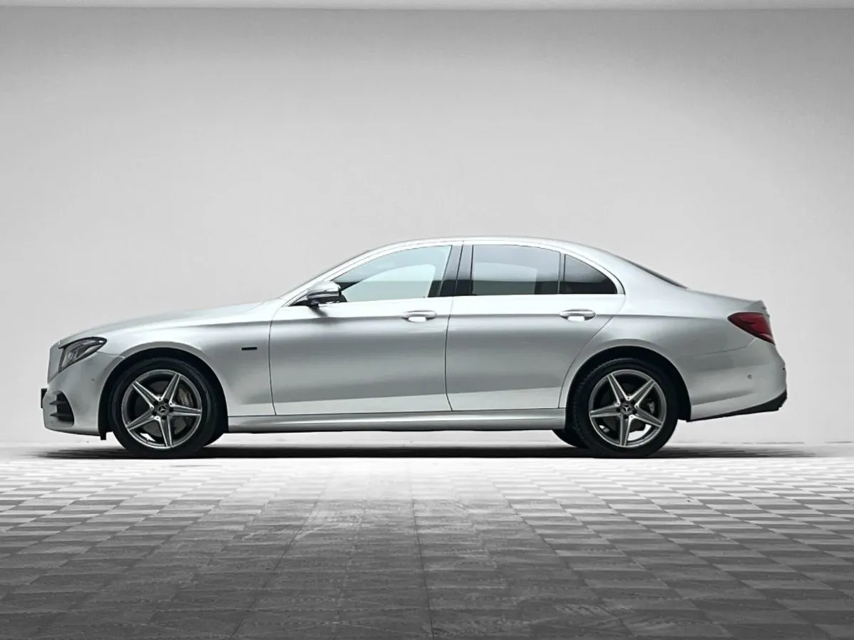 Mercedes-Benz E-Class 300DE AMG Line Premium - Image 4