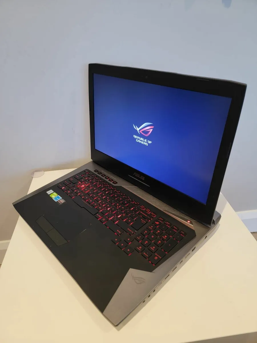 Laptop - Image 1