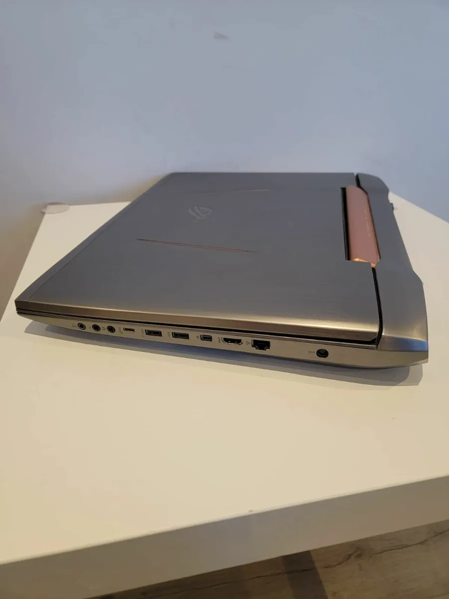 Laptop - Image 3