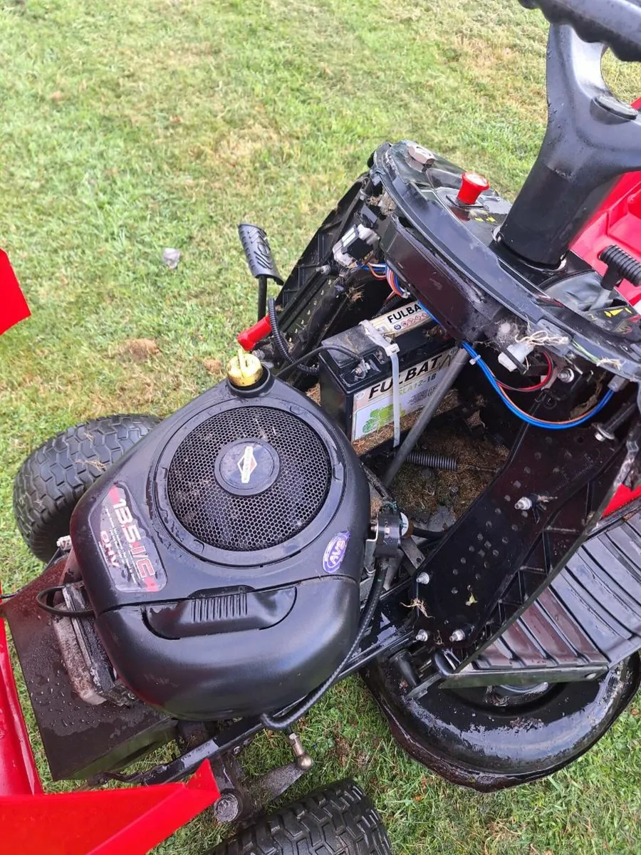 Tractor lawnmower - Image 2