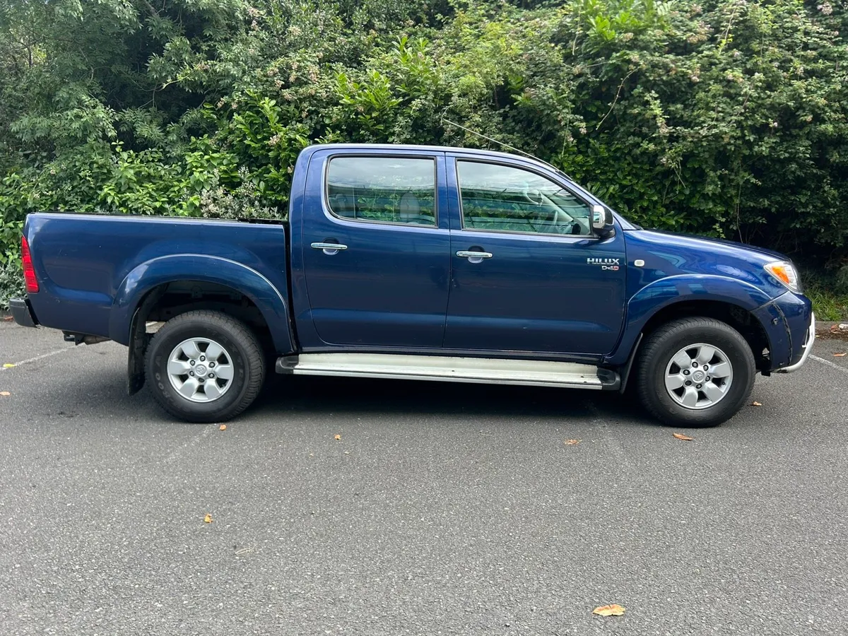 2006 Toyota Hilux - Image 2
