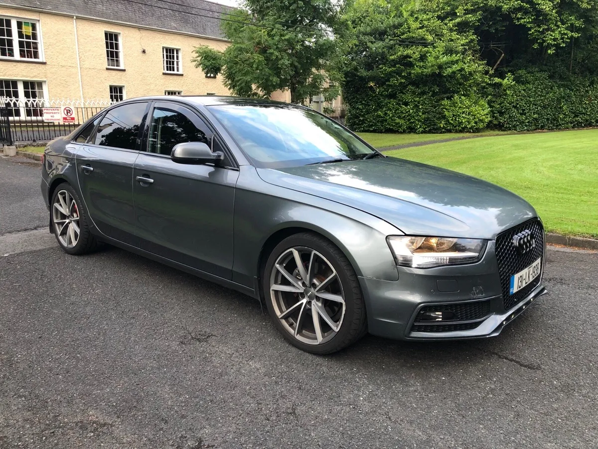 Audi A4 TECHNIK 2.0 TDI 6 Speed - Image 2