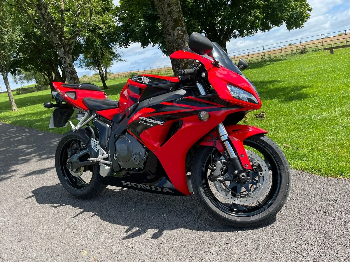 Honda CBR1000RR Fireblade - Image 1