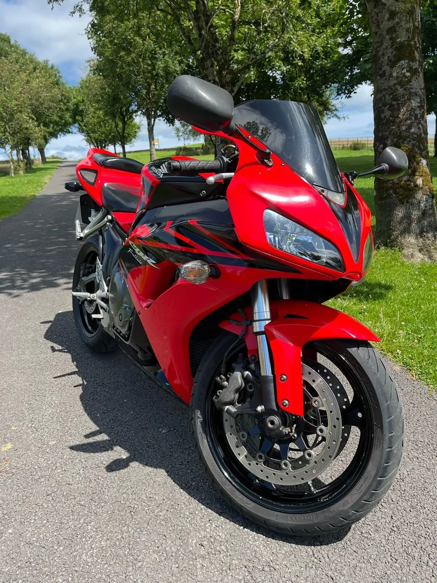 Honda CBR1000RR Fireblade - Image 2