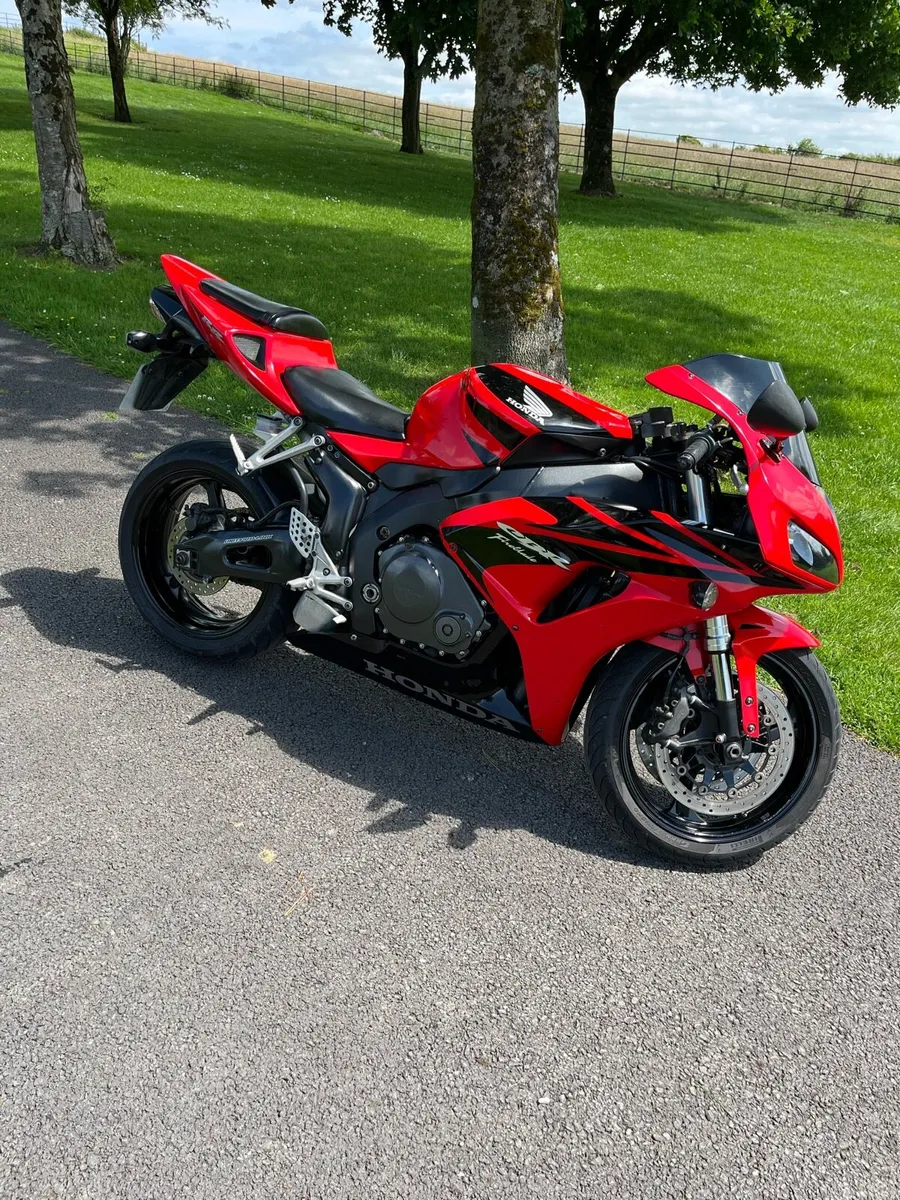 Honda CBR1000RR Fireblade - Image 3
