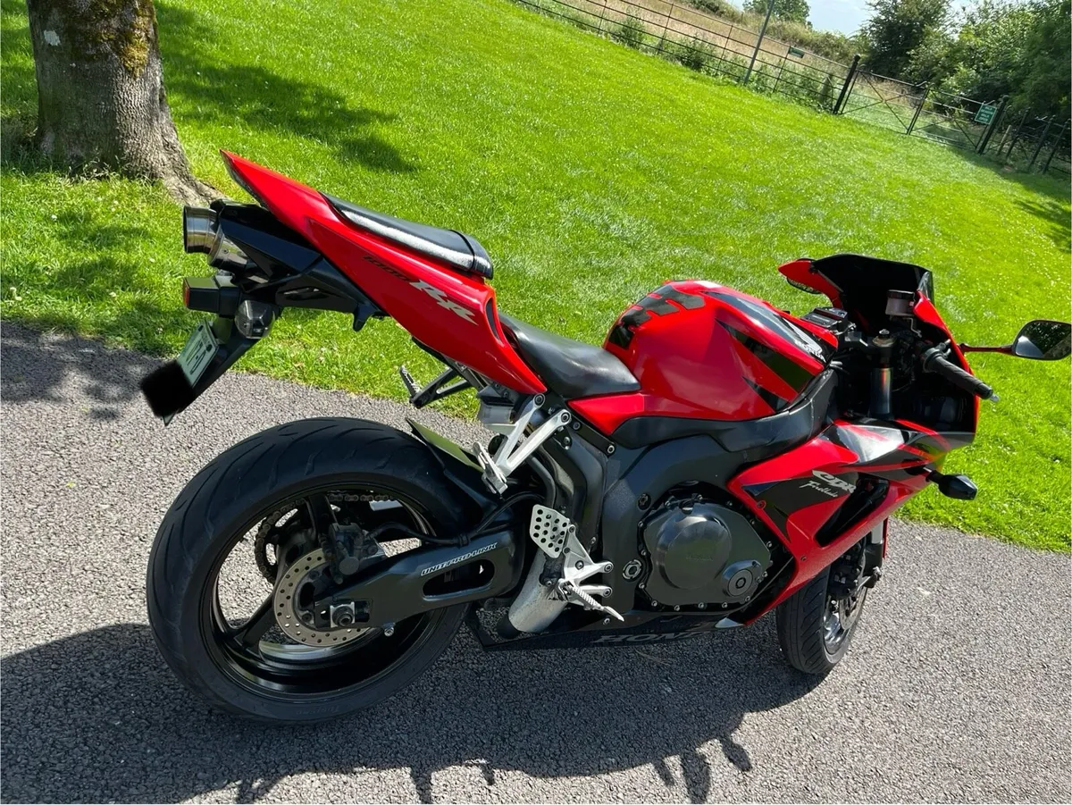 Honda CBR1000RR Fireblade - Image 4