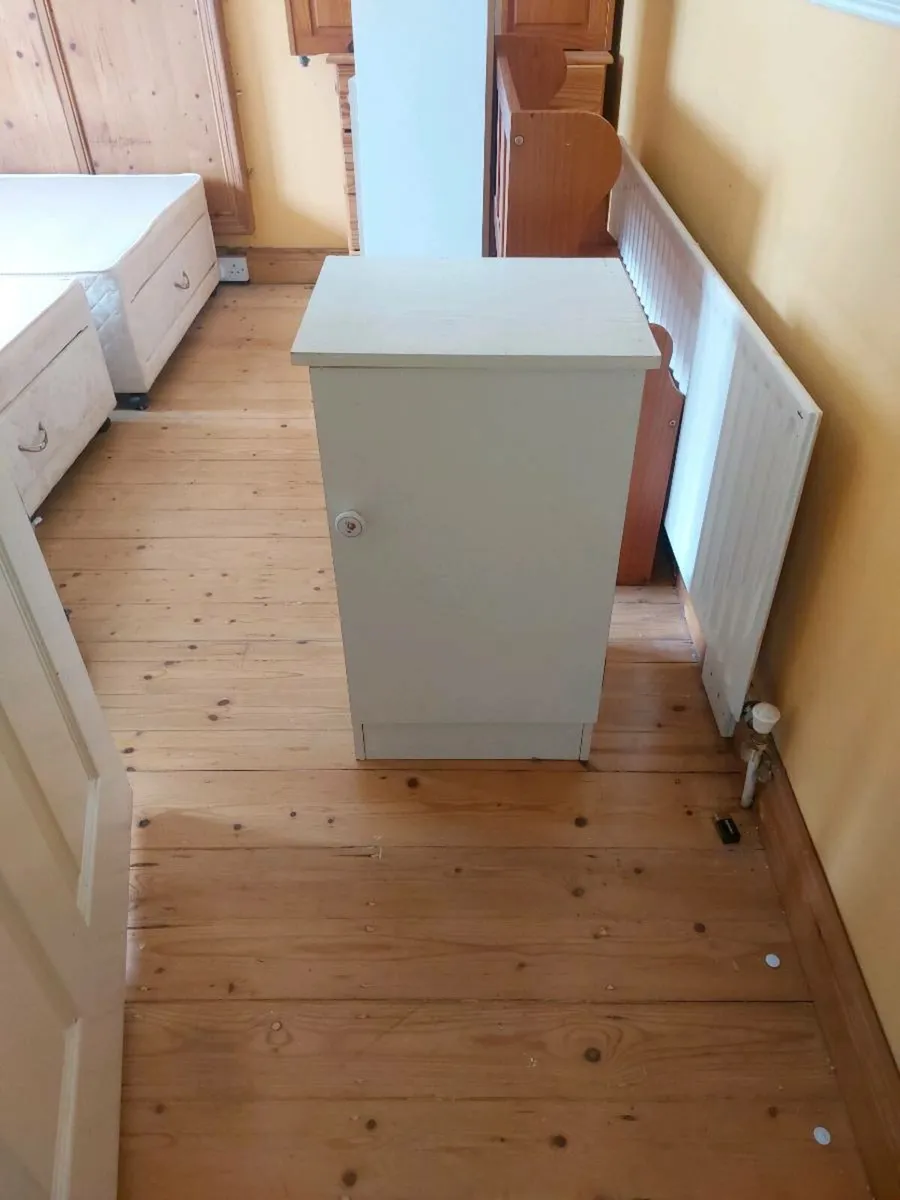 Locker in good condition - Image 2