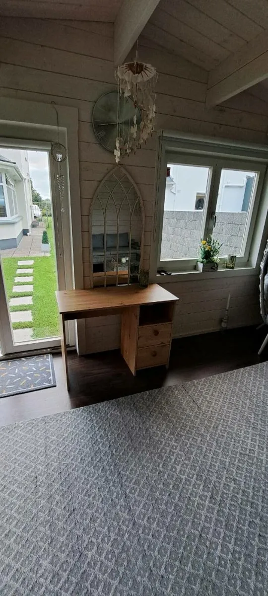 Kids Study Desk - Image 1