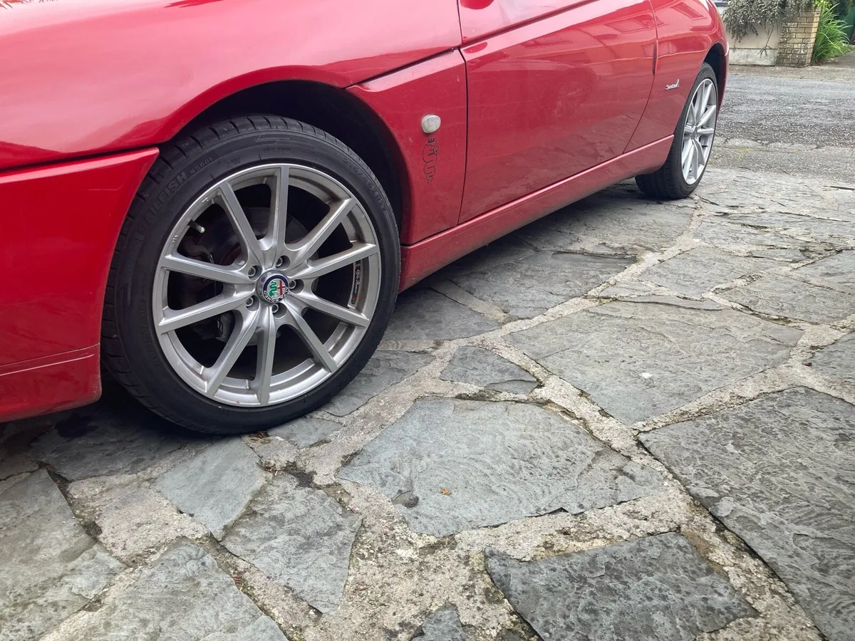 Alfa Romeo Spider - Image 4