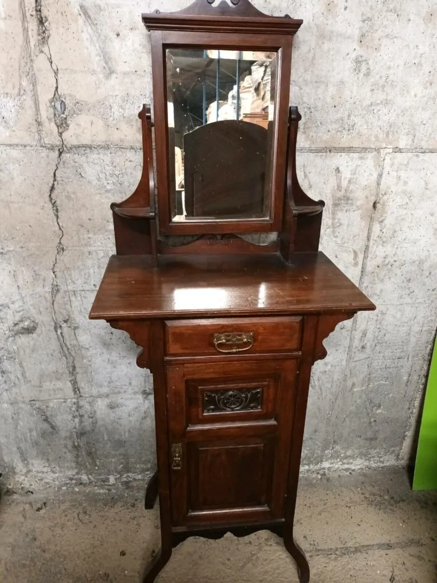 Shaving Stand - Image 1